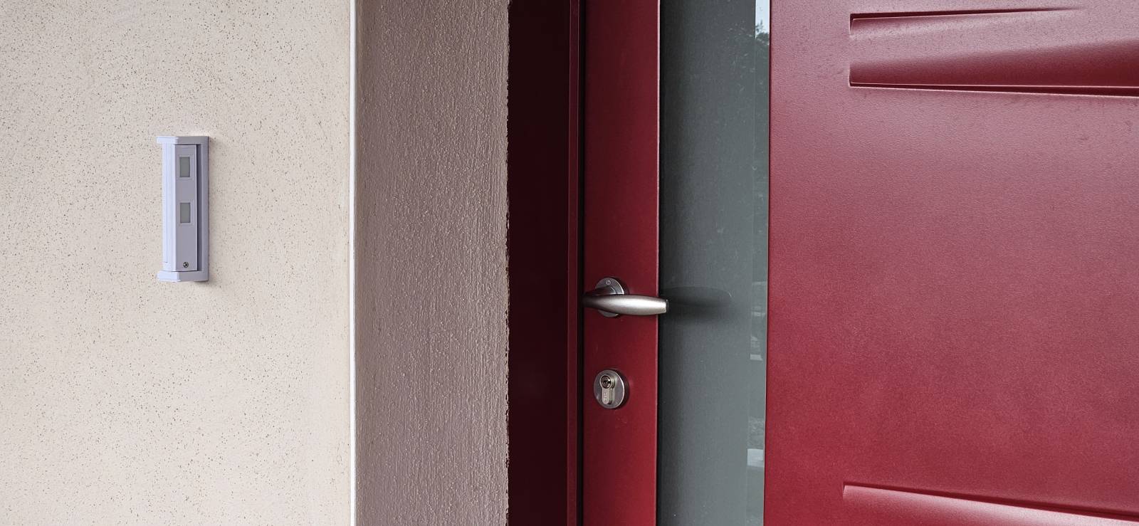 détecteur extérieur filaire FTNR installé par Alarmes Premium