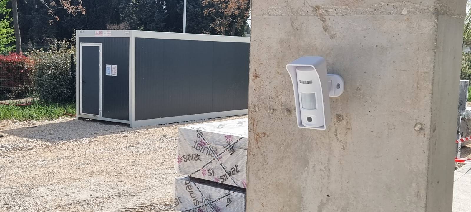 détecteur photo extérieur Vesta installé par Alarmes Premium