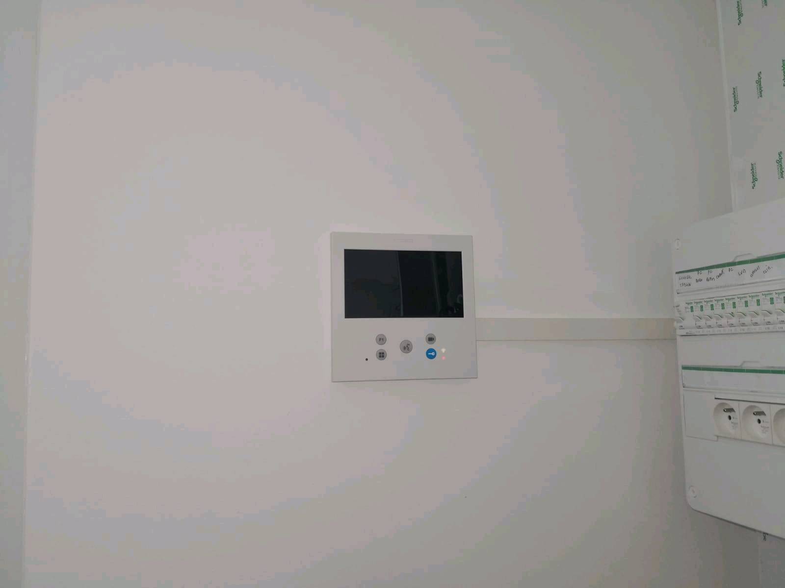 Pose d'un visiophone Fermax à Nîmes dans le 30