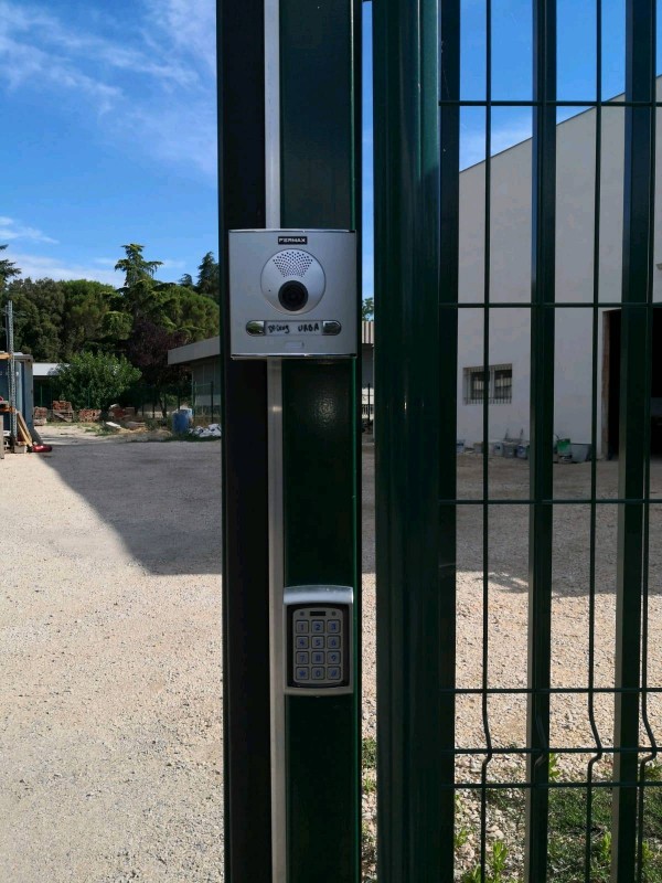 Pose d'un visiophone Fermax à Nîmes dans le Gard